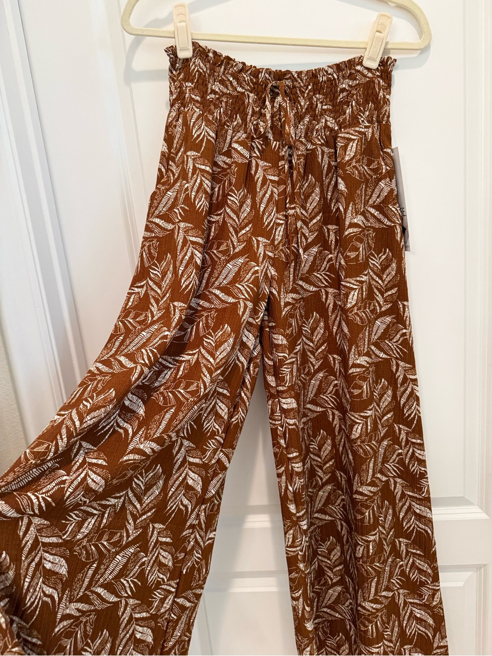 Smocked Waist Wide Leg Pant in Rust Leaf Print NWT
